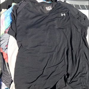 Black under armor tee